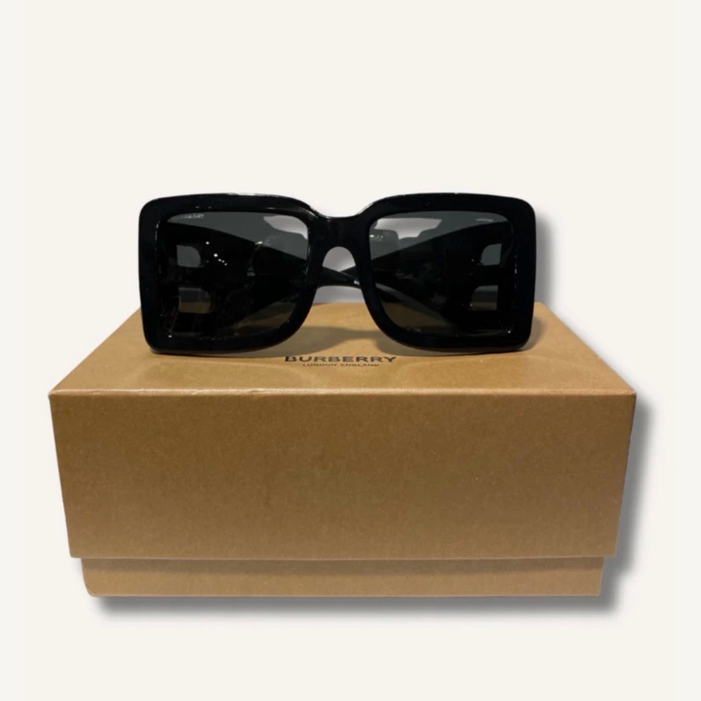Burberry B SQUARE Elegant Black Sunglasses